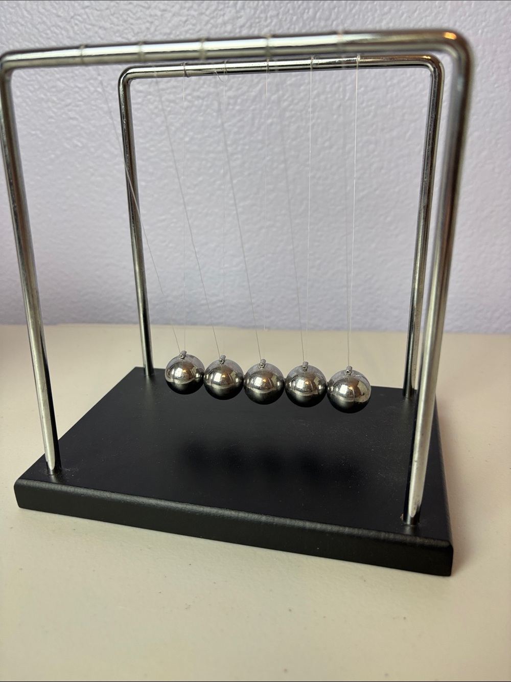 Newton's Cradle for desktop display